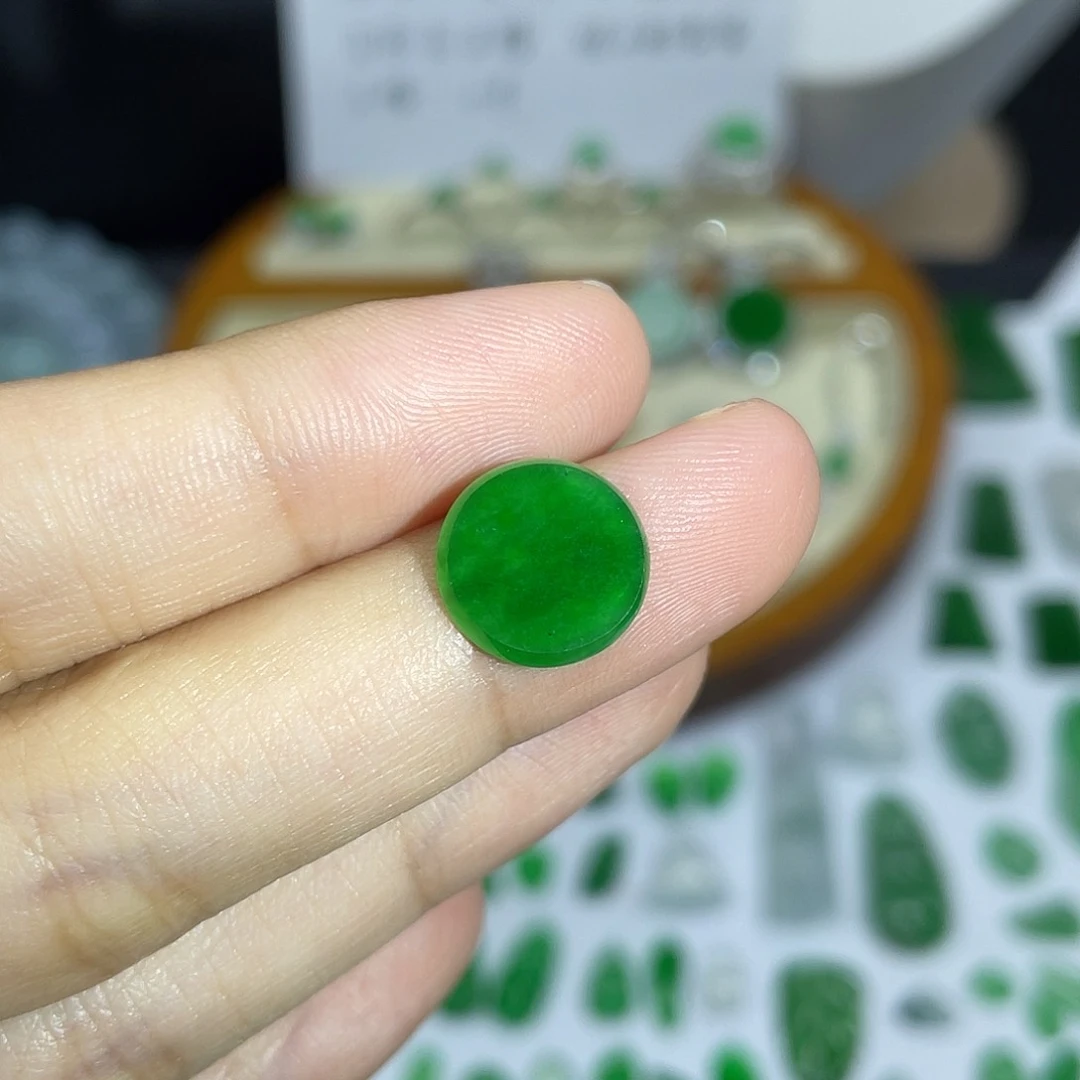 翡翠未镶嵌颈饰圆牌