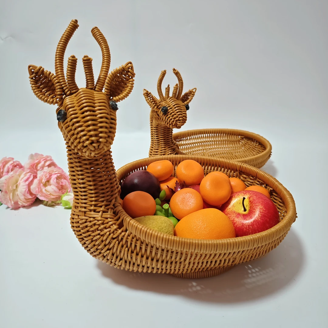创意小鹿水果零食盘家用桌面坚果篮手工藤编织客厅摆件动物收纳筐