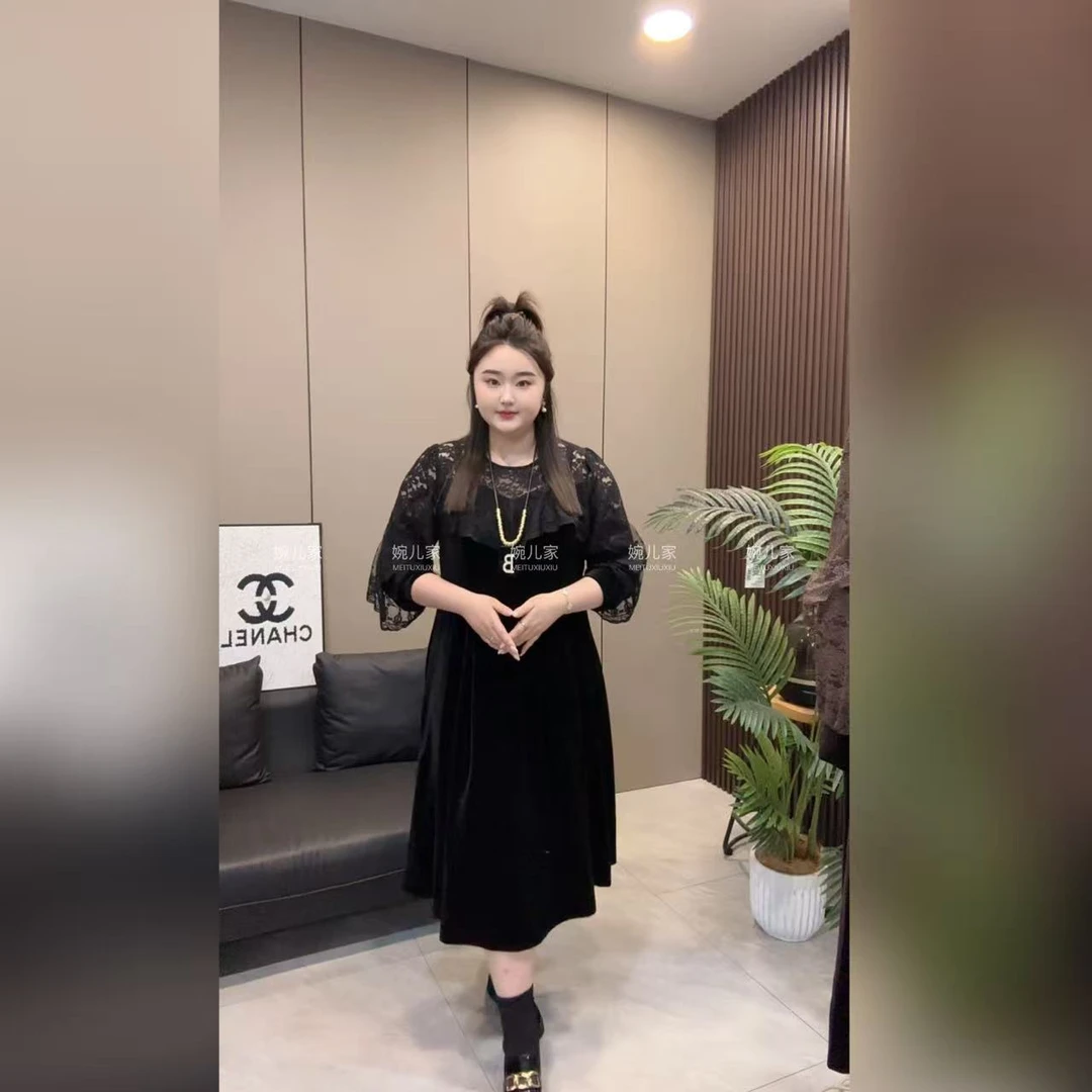 【婉儿家】蕾丝拼接丝绒收腰显瘦大码女装连衣裙法式圆领赫本风