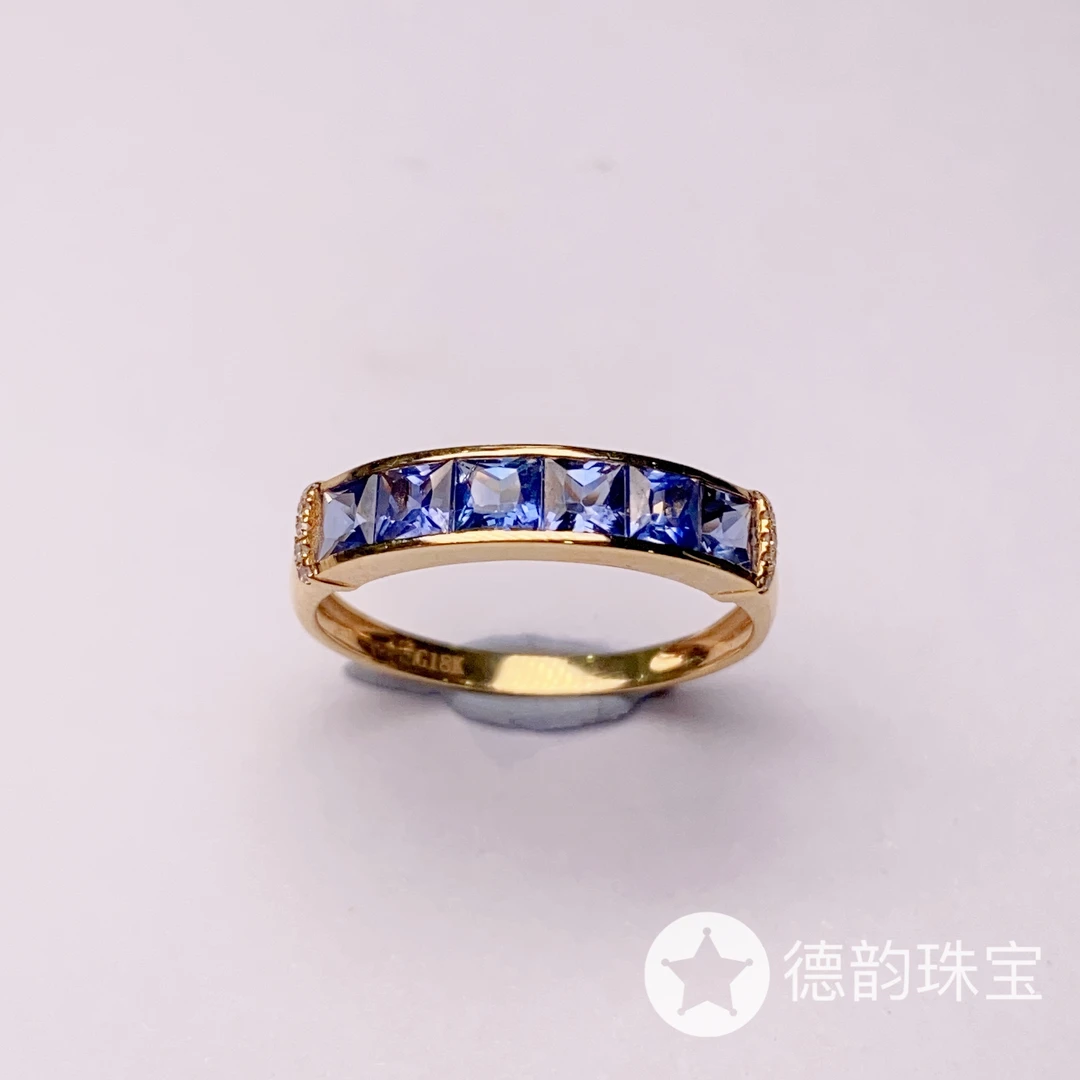 18K金镶嵌蓝宝石戒指