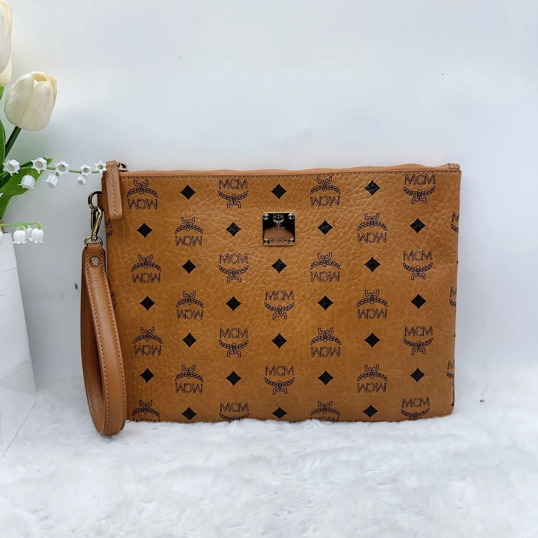 95新 MCM 干邑色手拿包 1148 5596