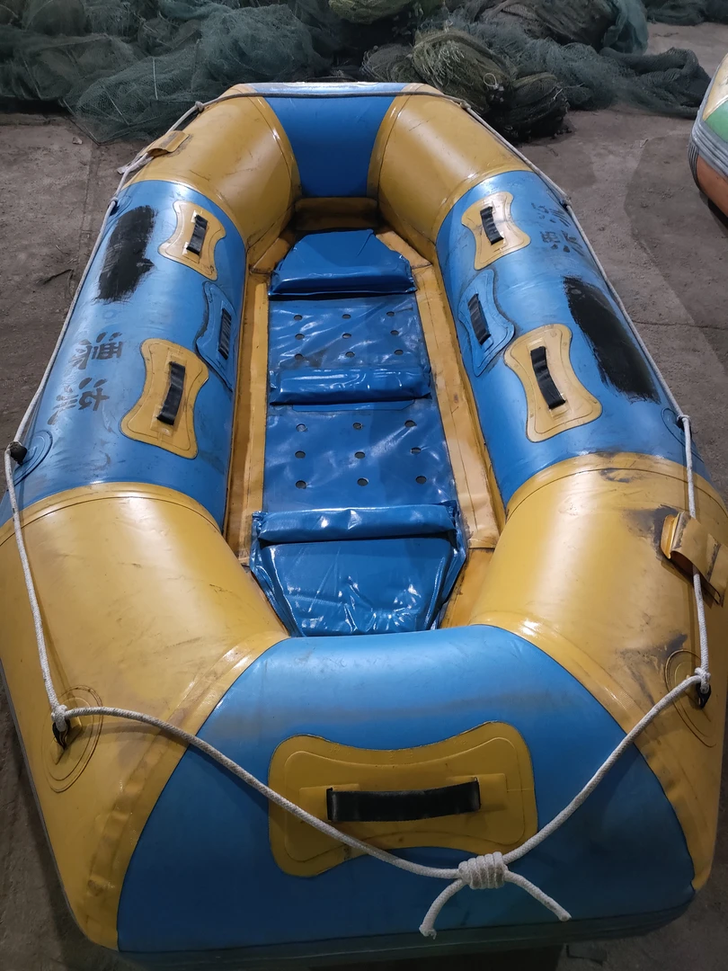 2.5长充气艇携带方便