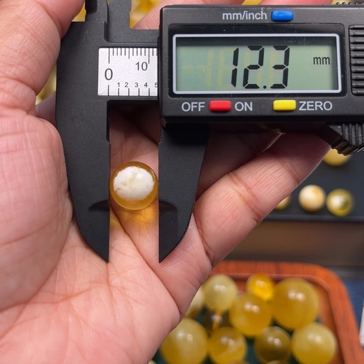 琥珀未镶嵌珠宝奇石M998号金瓷白