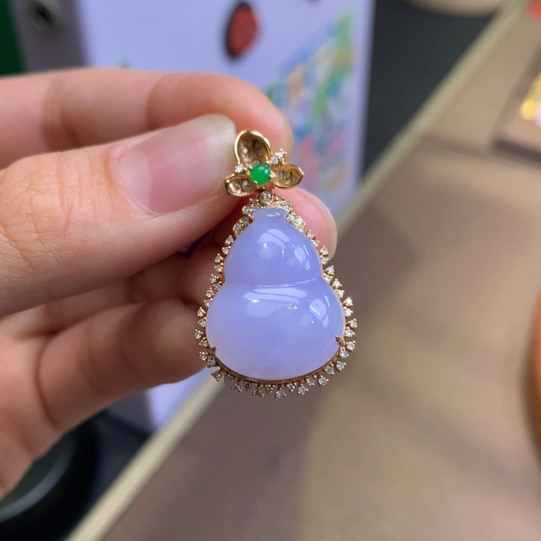 翡翠18K金镶嵌颈饰