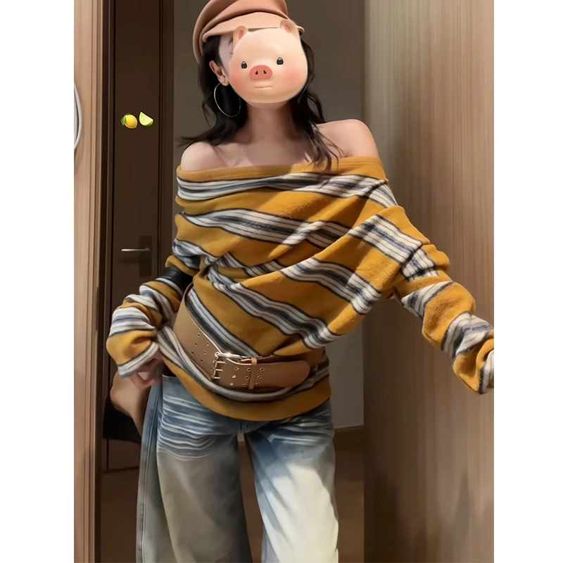 巨好看轻熟早秋撞色条纹一字肩斜肩长袖针织衫女秋冬露肩毛衣上衣