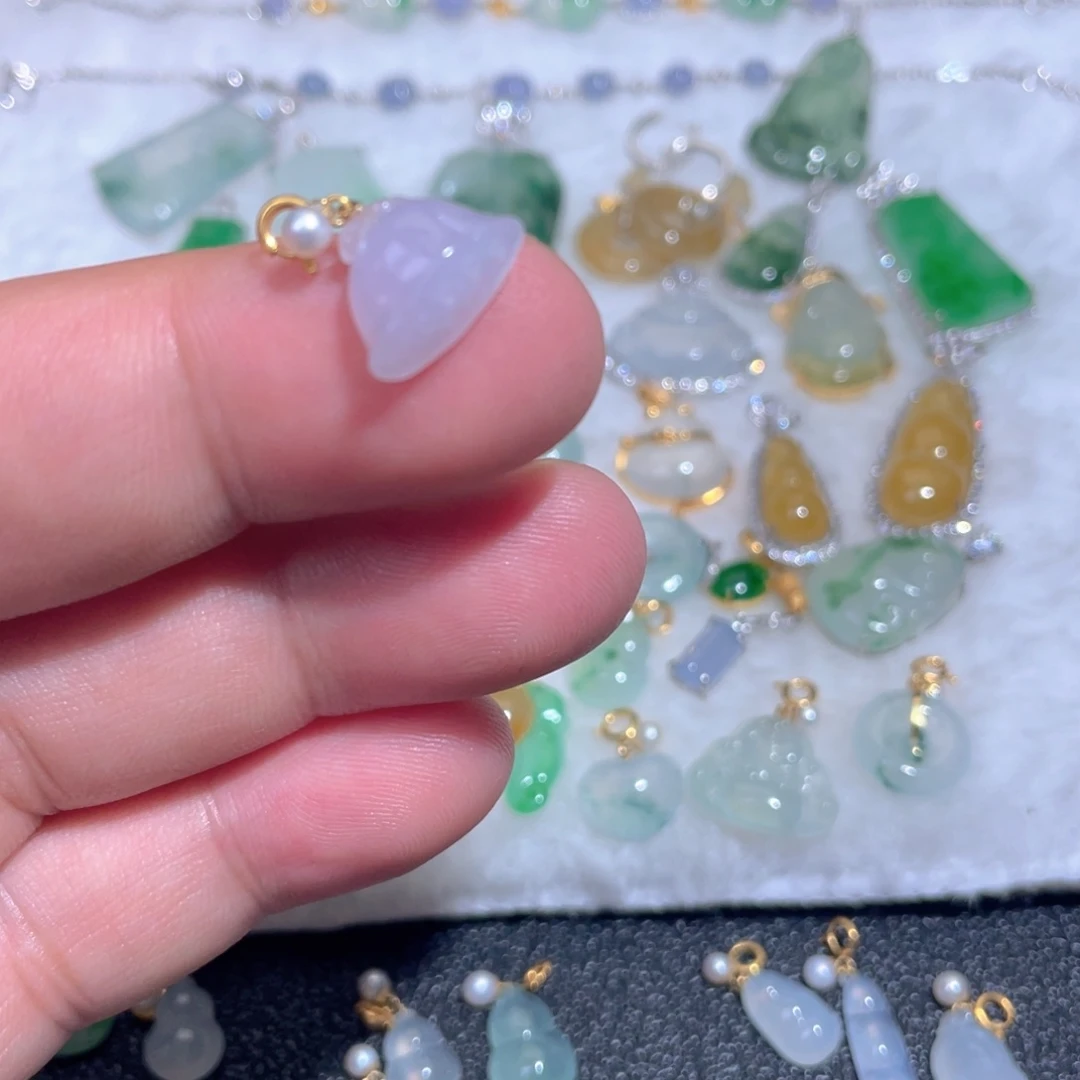 翡翠18K金镶嵌颈饰