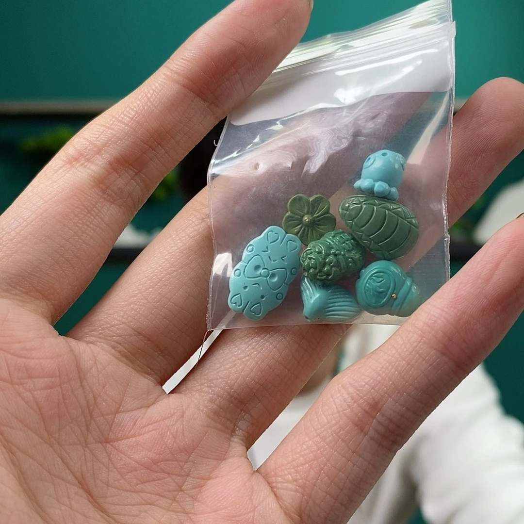 绿松石未镶嵌珠宝奇石