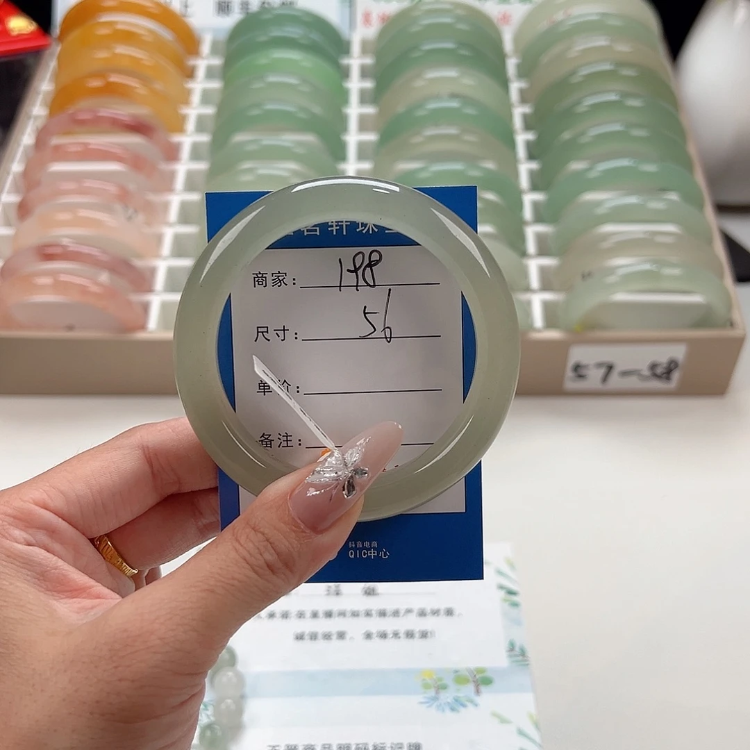 未镶嵌手镯石英质玉
