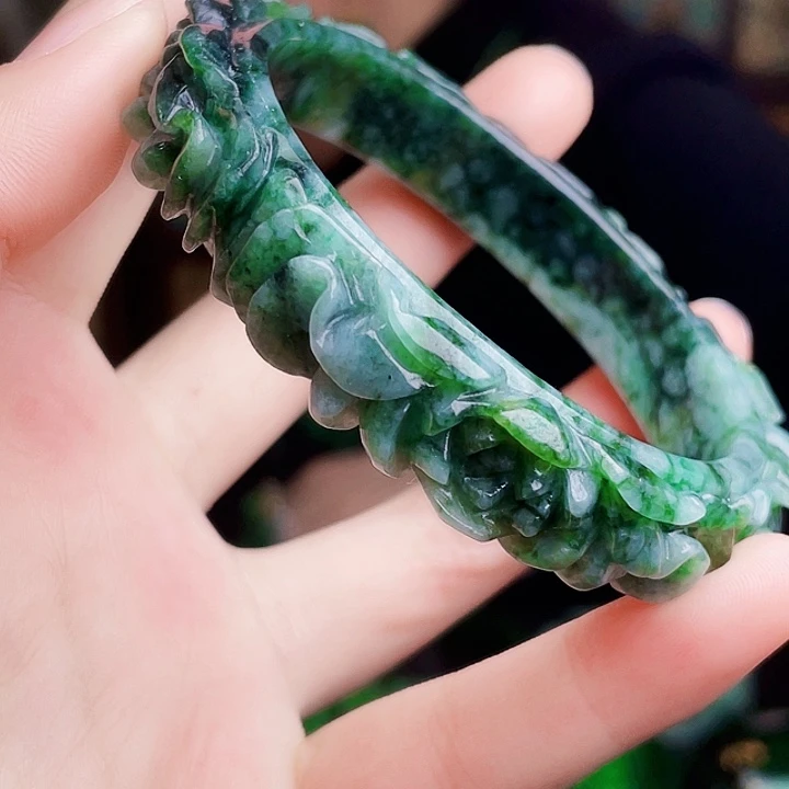 翡翠未镶嵌颈饰多样性60.3