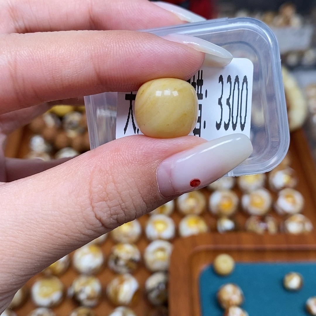 蜜蜡未镶嵌珠宝奇石3300