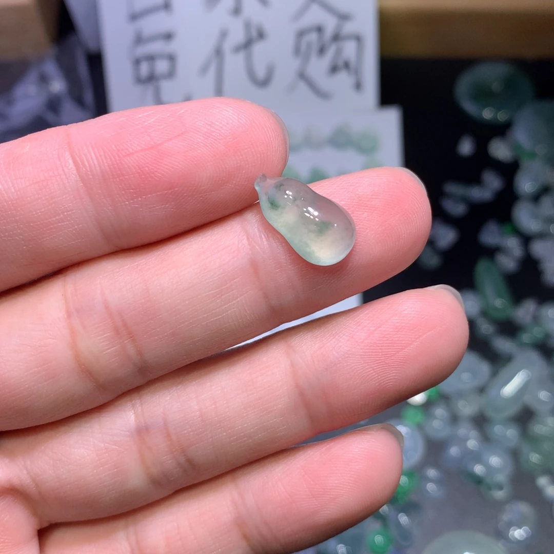 翡翠未镶嵌颈饰福瓜