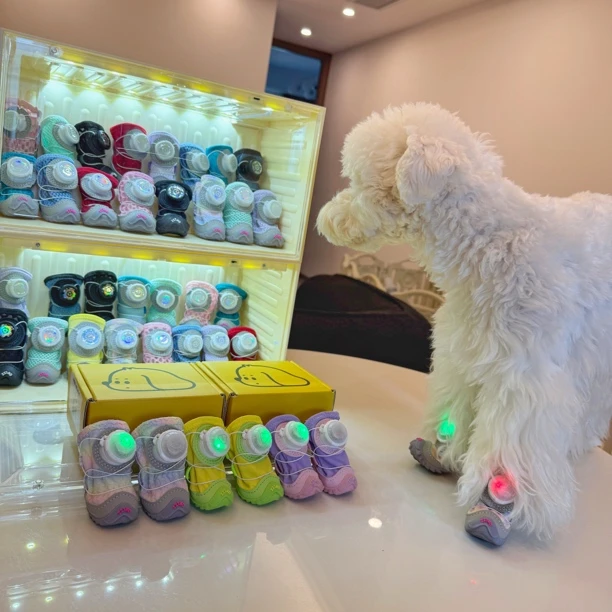 【带灯的宠物鞋子】狗狗宠物鞋子软底防滑