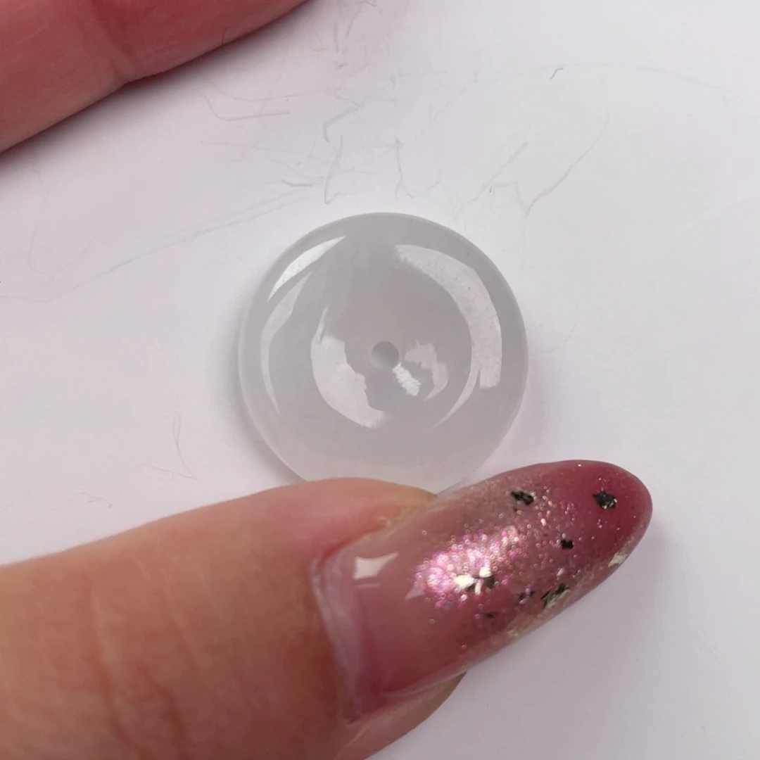 翡翠未镶嵌颈饰平安扣