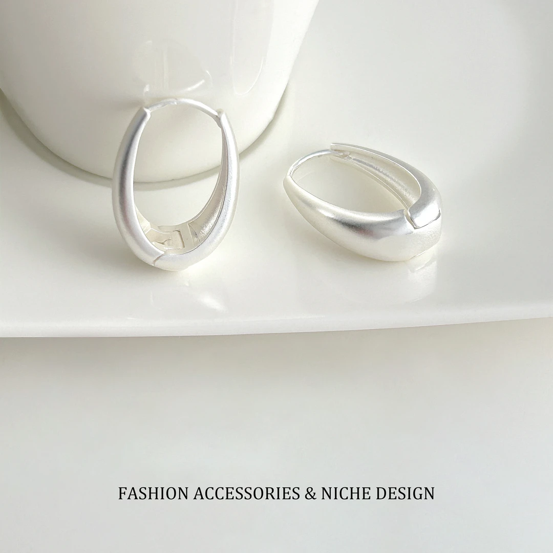 欧美风银色金属磨砂椭圆耳扣女小众独特耳环轻奢高级感气质耳饰品