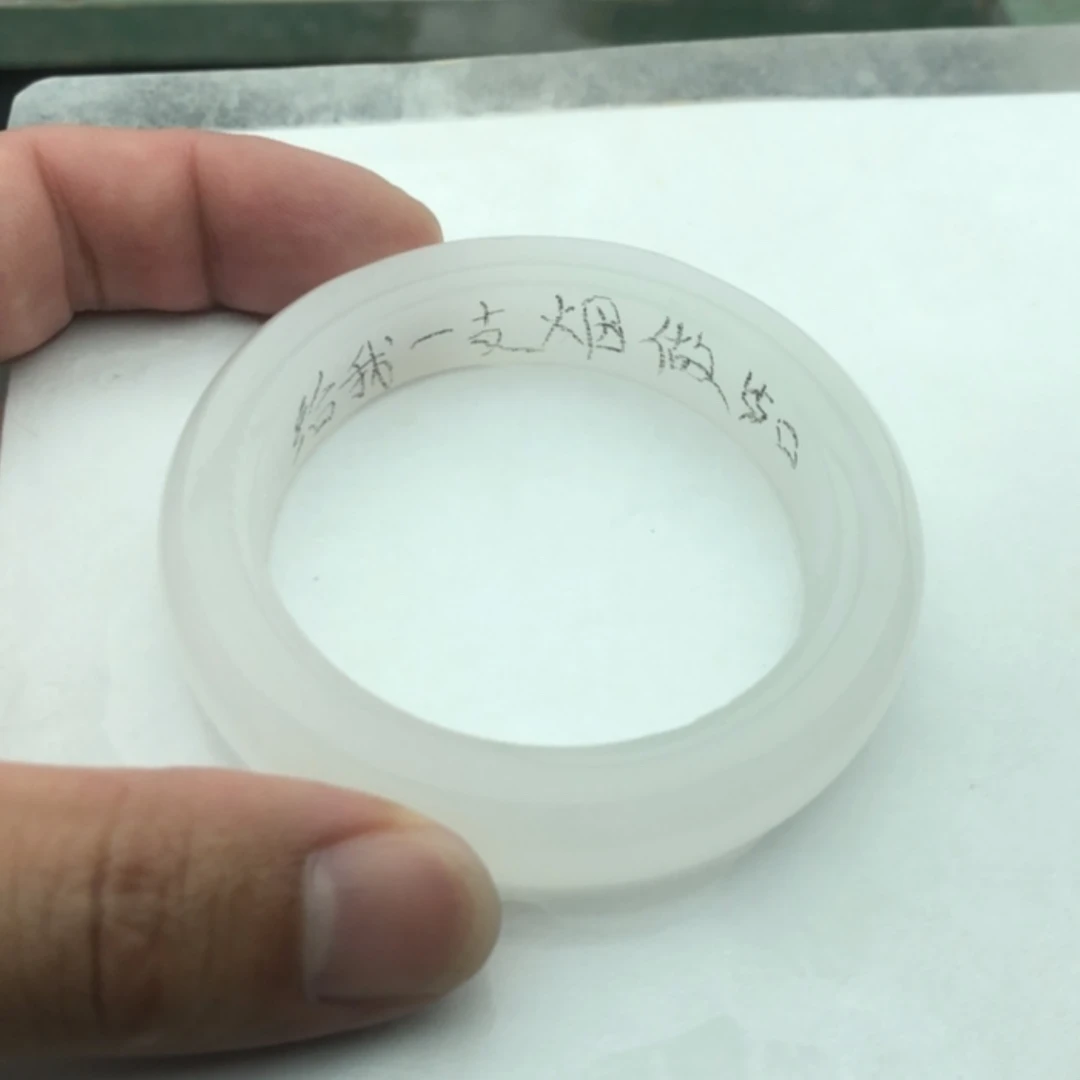 【闪购商品】未镶嵌定制石英质玉（天山翠）定制手镯给****！新疆玉镯