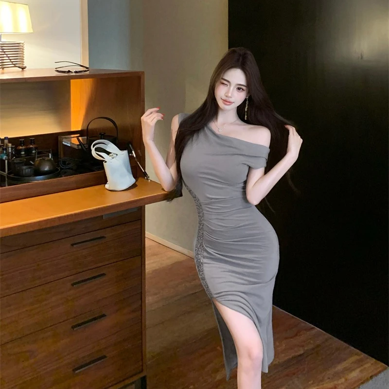 夏季新款法式复古性感收腰显瘦亮片斜肩开叉包臀气质长款连衣裙女