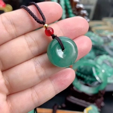 石英质玉颈饰未镶嵌