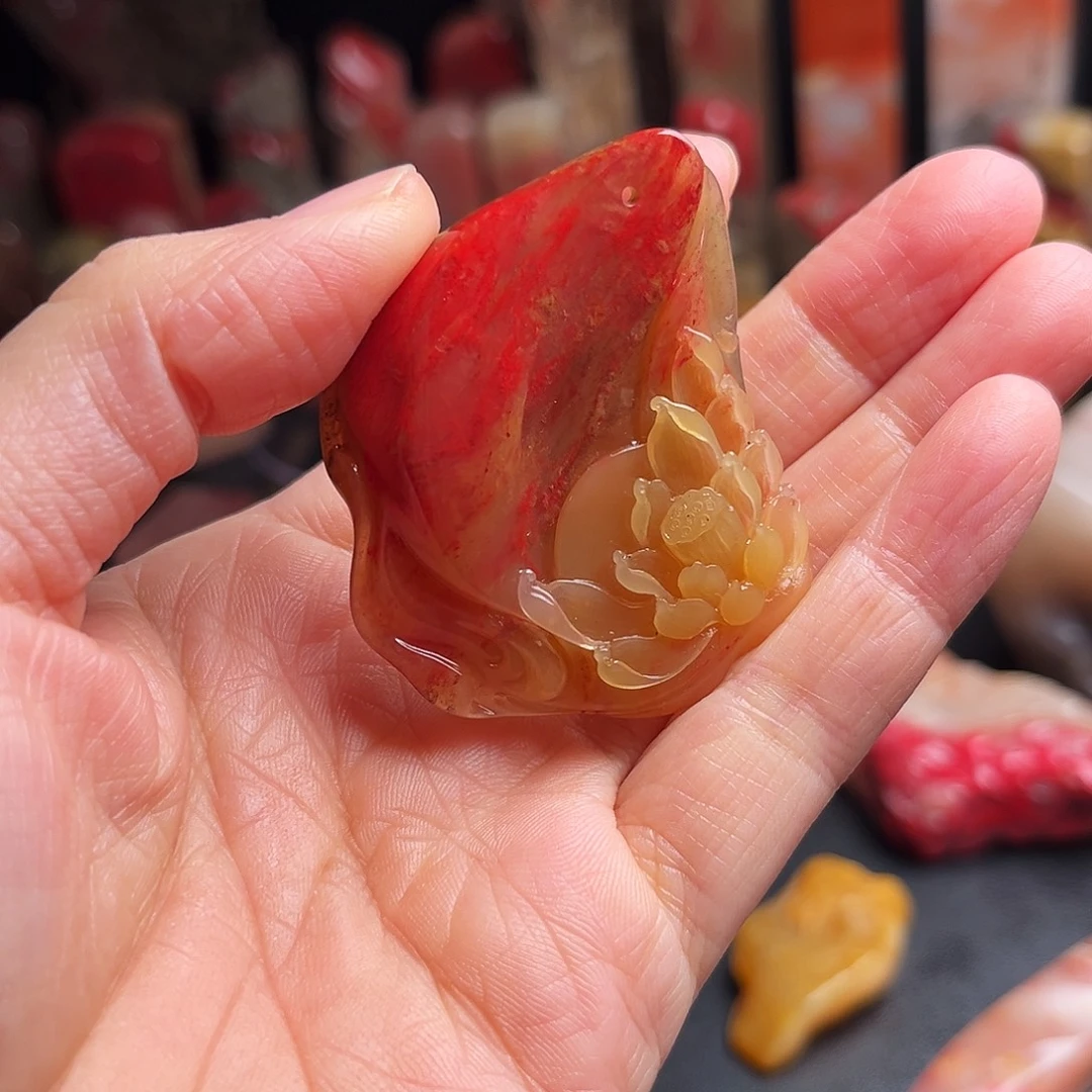 巴林石其他鸡血石挂件