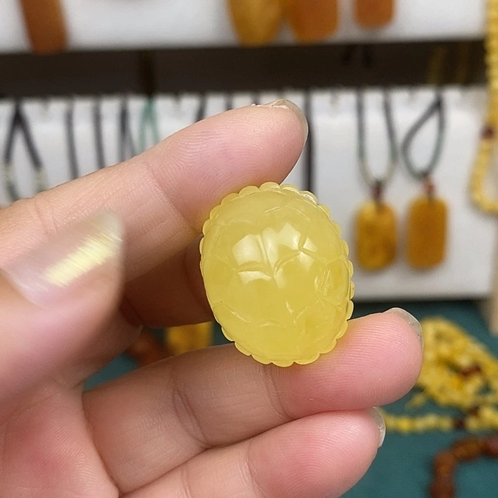 简***单蜜蜡未镶嵌珠宝奇石富钾
