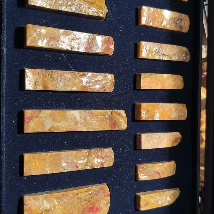 昌化鸡血石憨***香昌化鸡血石