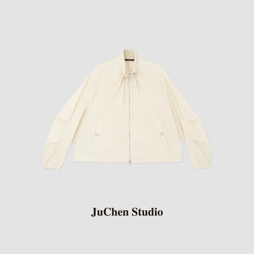 LIBOSHU“徒步山涧”轻盈造型感户外抽褶调节立领短款夹克SS113375