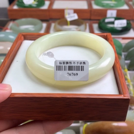 和田玉手镯未镶嵌57