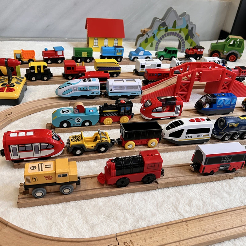 电动火车头儿童玩具兼容木质轨道车男孩动车组高铁模型发光发声