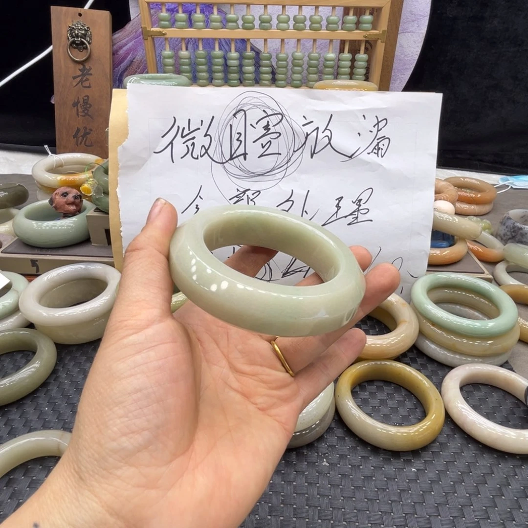 *****石英质玉未镶嵌手镯