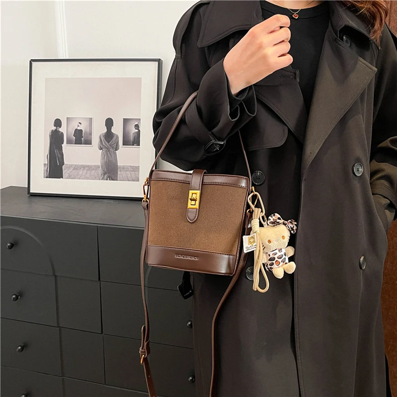 【小猫挂件】高级轻奢质感简约手提斜挎女式包包6007磨砂咖