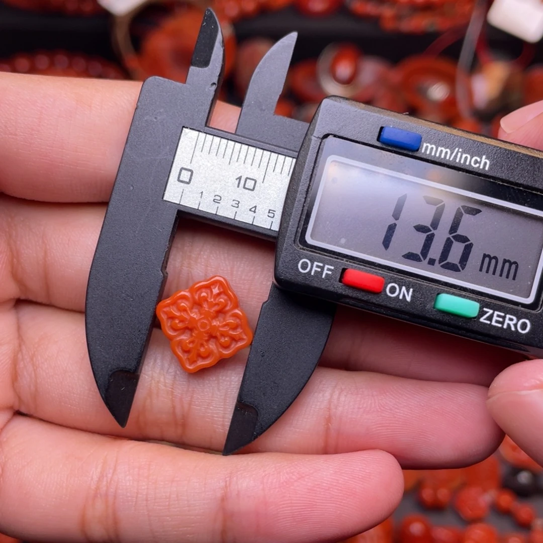 南红玛瑙配饰未镶嵌