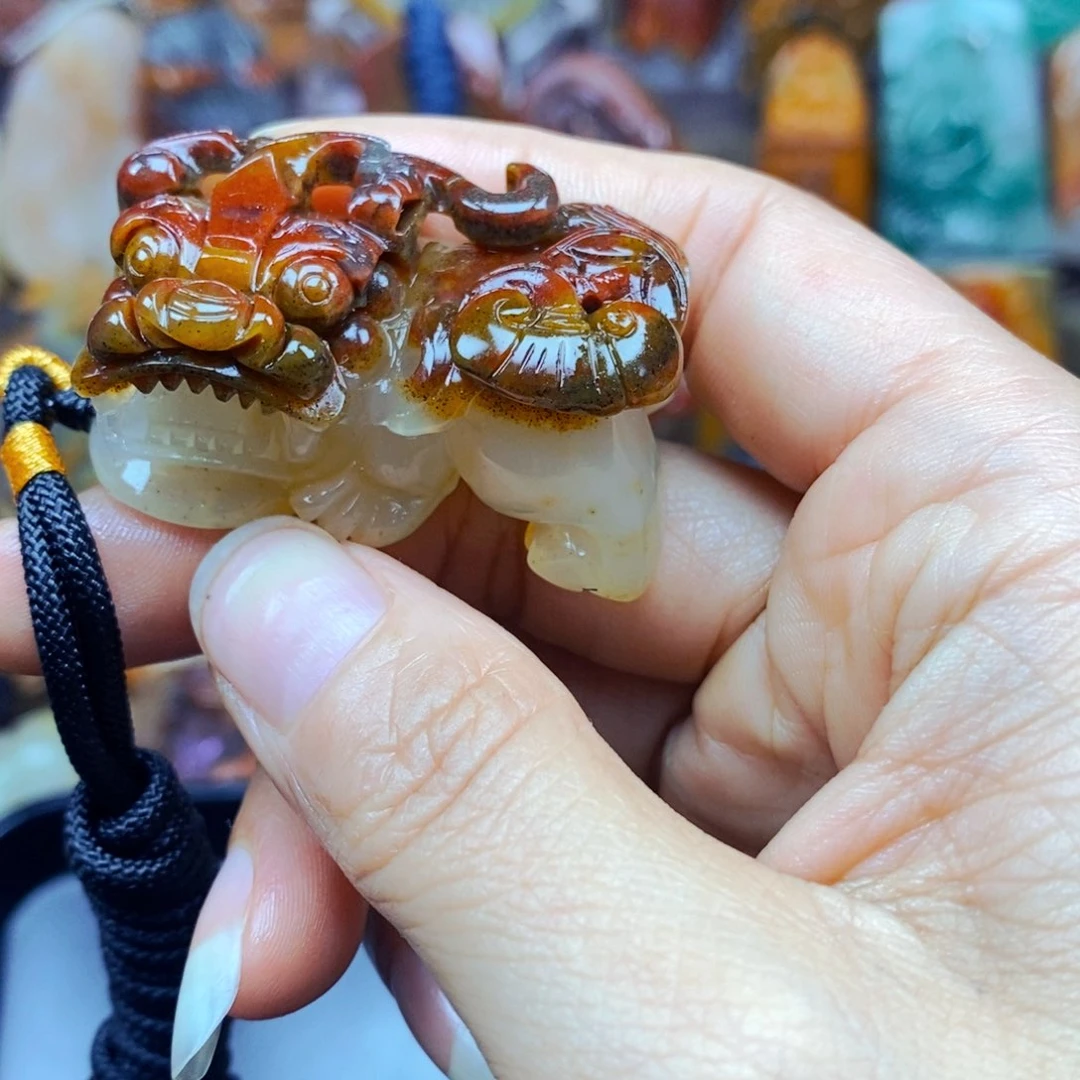 石英质玉（黄龙玉）未镶嵌颈饰