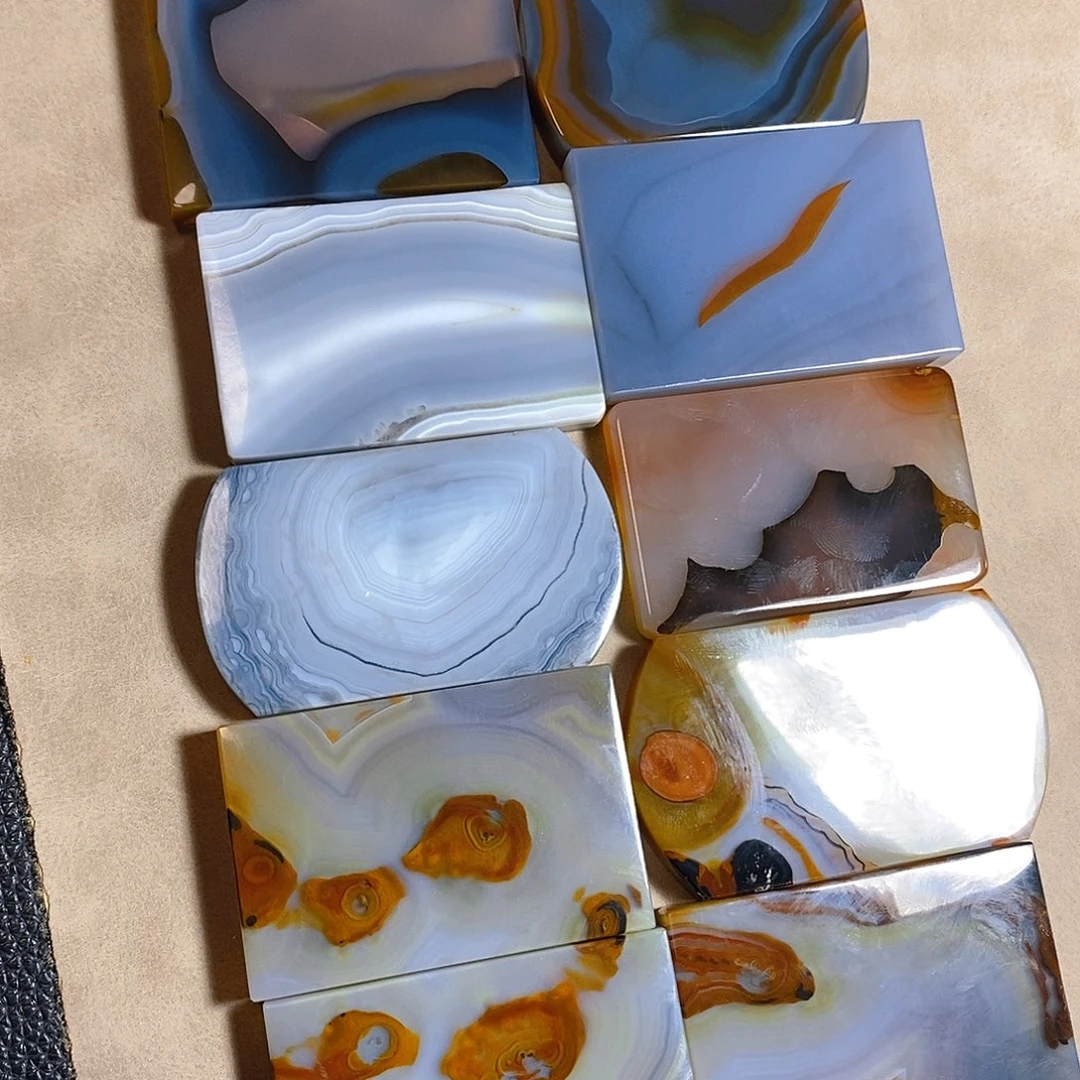 未镶嵌颈饰玛瑙/玉髓苏*