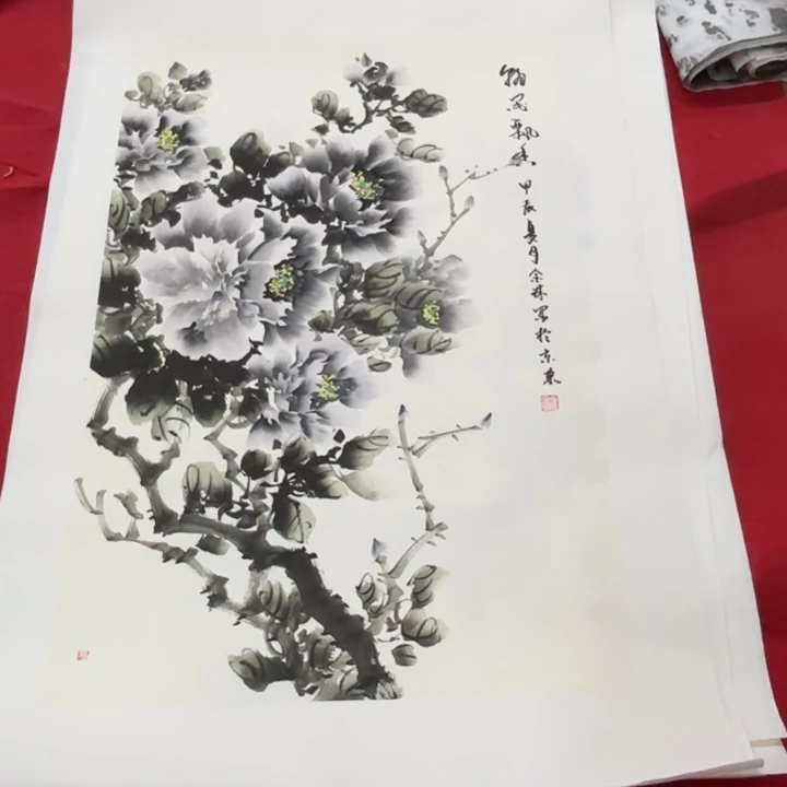 国画花鸟等图案为一体而得