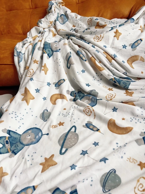 加厚牛奶绒宇宙超人150×200四季柔软被套星星可爱款