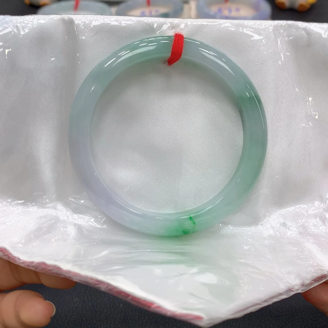 翡翠手镯未镶嵌翡翠