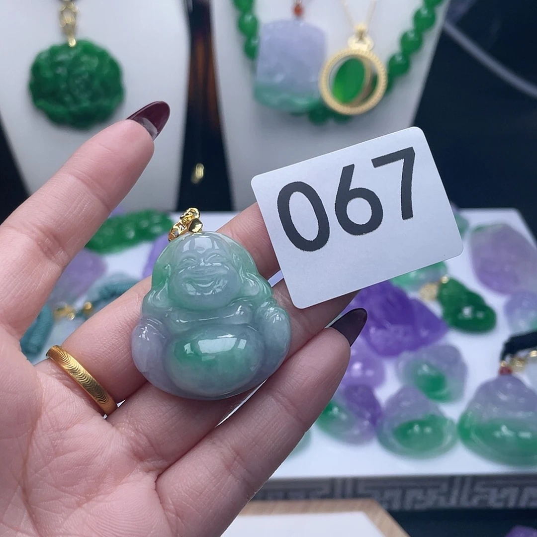 翡翠吊坠(赠链)未镶嵌