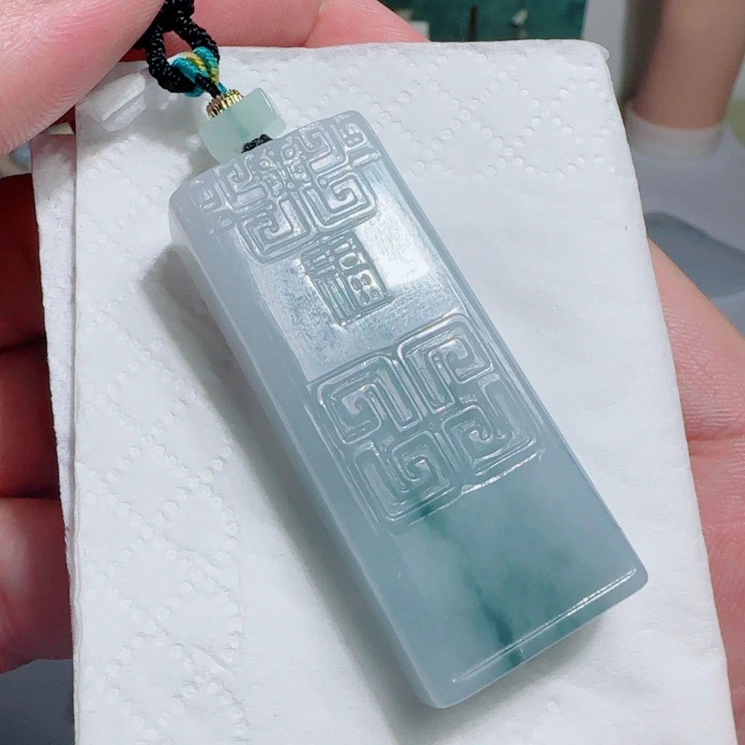 翡翠未镶嵌颈饰无事牌