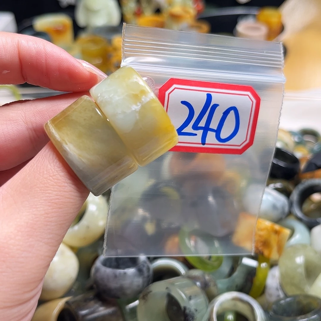 菊***子蛇纹石玉未镶嵌珠宝奇石
