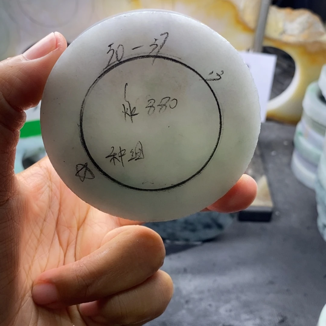 定制翡翠未镶嵌翡翠手镯