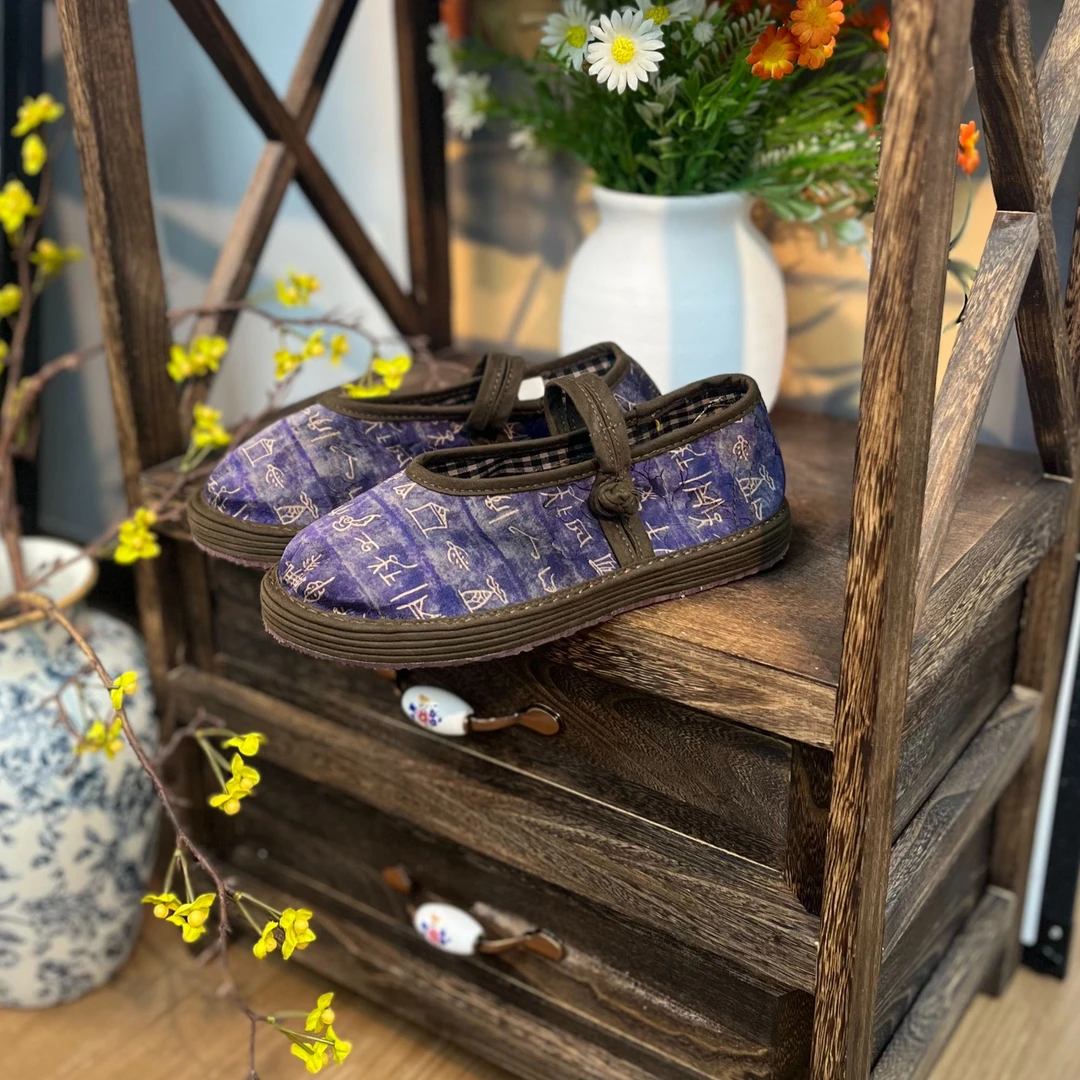 采棠风2025 秋上新（甲骨文）新中式圆头包脚搭扣时尚百搭手工布鞋