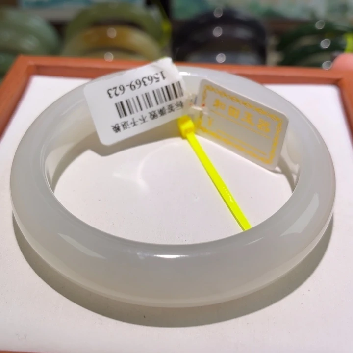 和田玉未镶嵌手镯  53 54