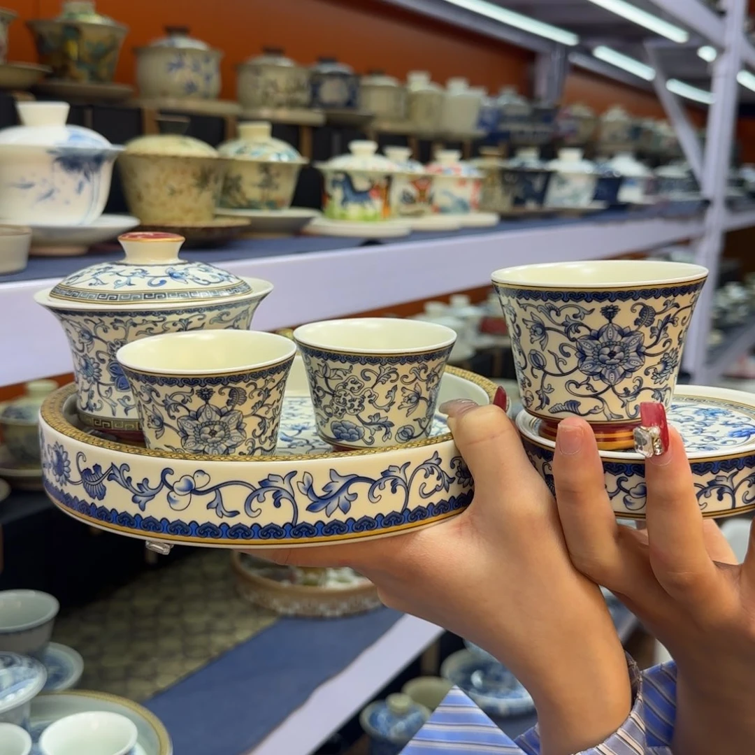 在外面吃饭呢你在哪