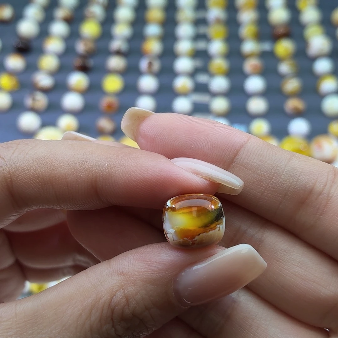 琥珀未镶嵌裸石13*11.5mm