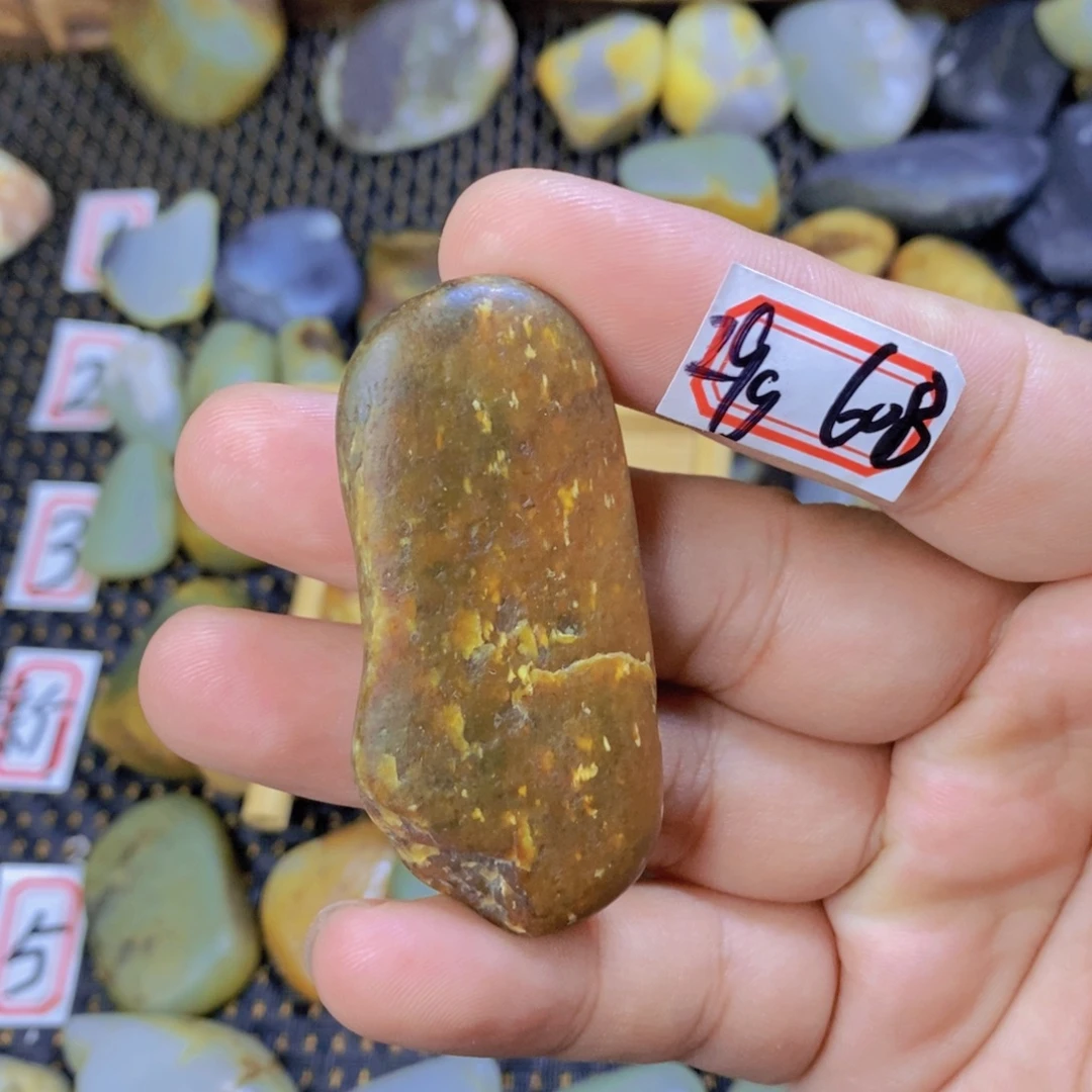 颈饰未镶嵌和田玉（糖玉）