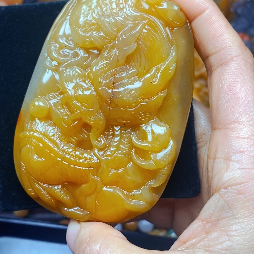 未镶嵌石英质玉（黄龙玉）颈饰