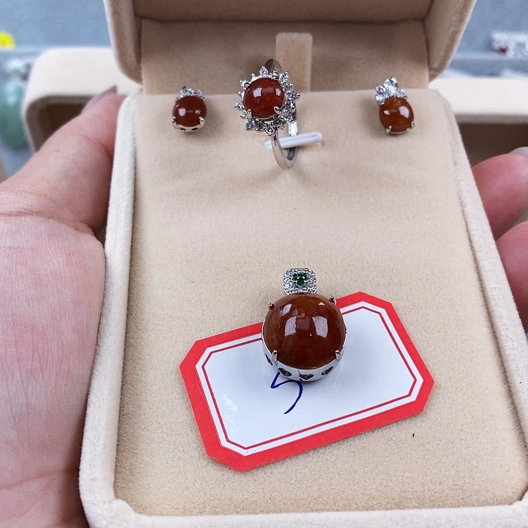 翡翠未镶嵌戒指缅甸