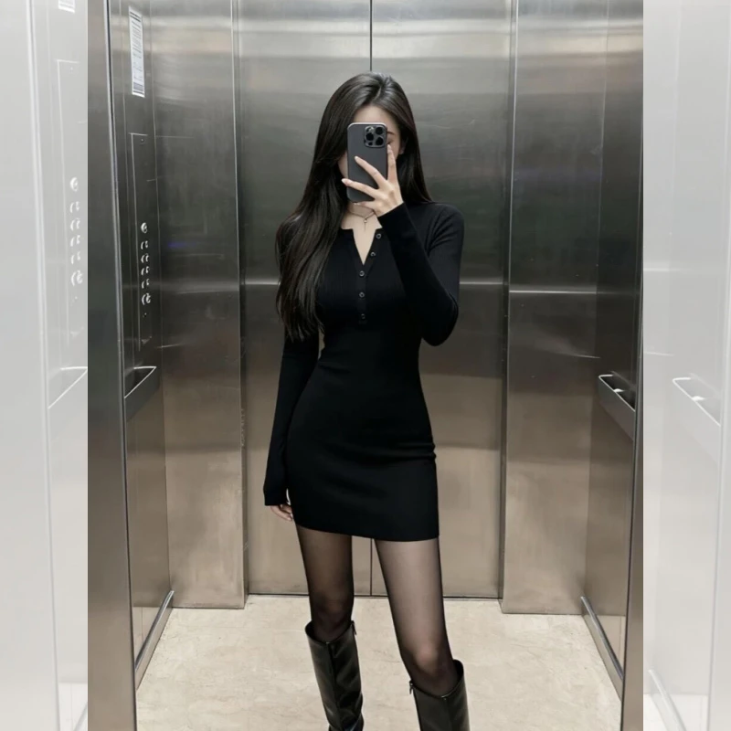 轻熟御姐风黑色磨毛连衣裙女长袖内搭秋冬新款收腰显瘦包臀打底裙