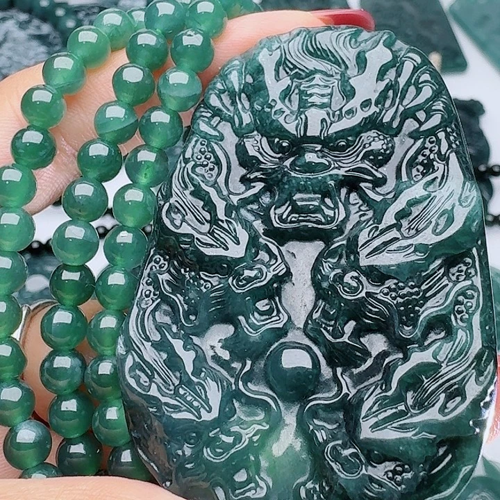 翡翠未镶嵌颈饰多样性发其一