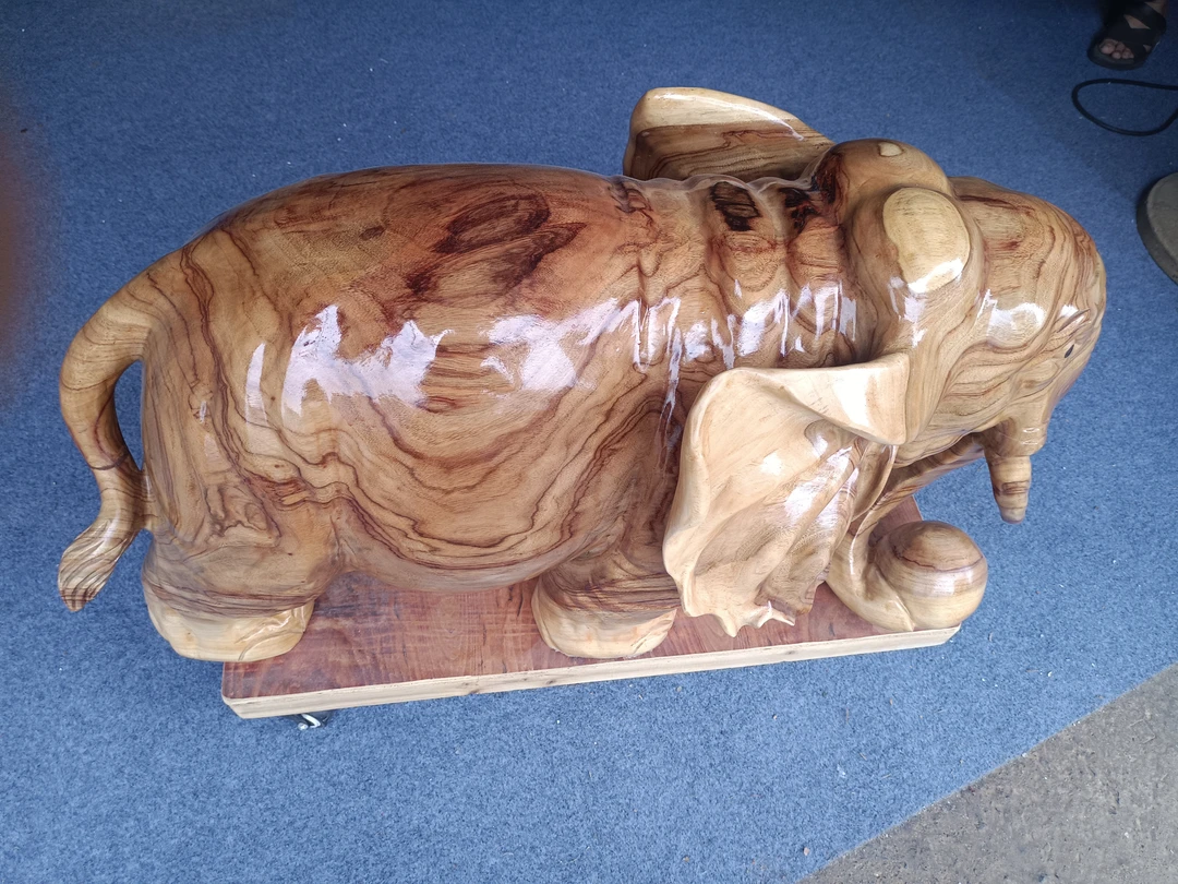 香樟木大象摆件。