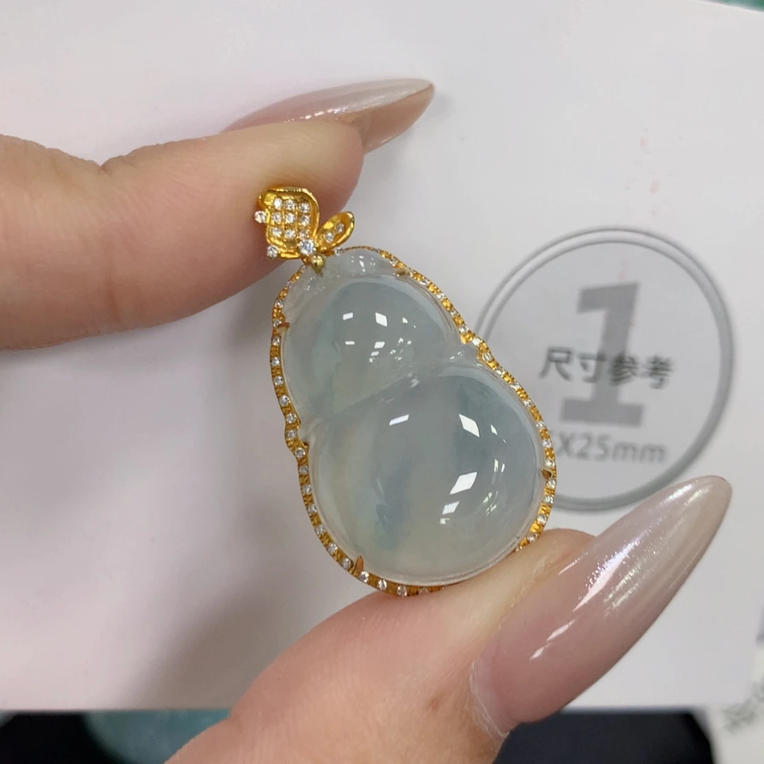 颈饰18K金镶嵌翡翠